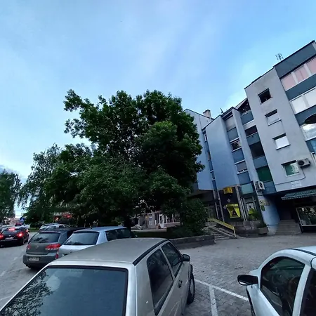 Ema With Garage 公寓 大克拉杜沙