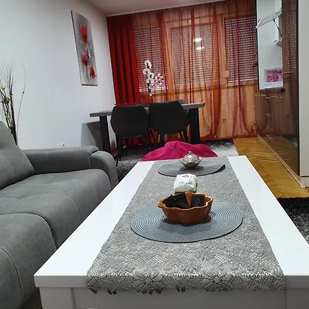 公寓 Ema With Garage *