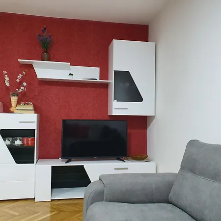 Ema With Garage 公寓