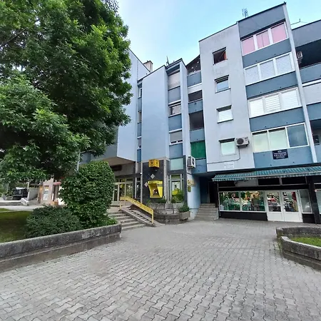 Ema With Garage 大克拉杜沙