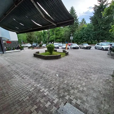 Ema With Garage 公寓