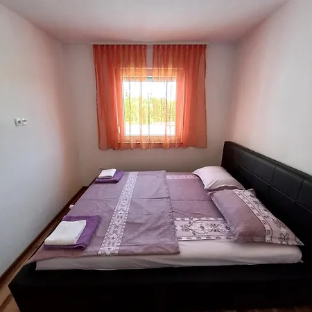 Ema With Garage * 大克拉杜沙