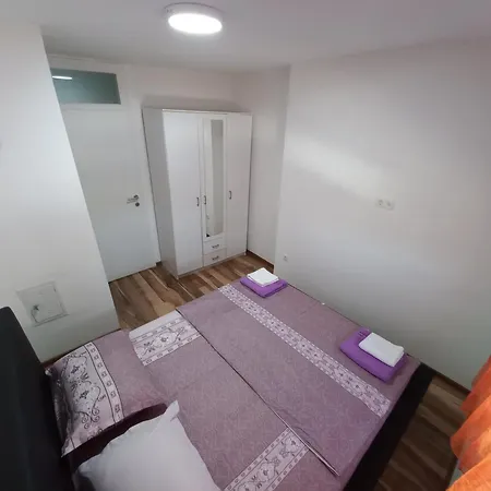 Ema With Garage Appartement Velika Kladusa