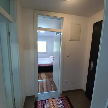 Ema With Garage 大克拉杜沙